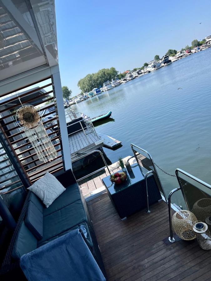Hausboot Buddy Bateau-hôtel *